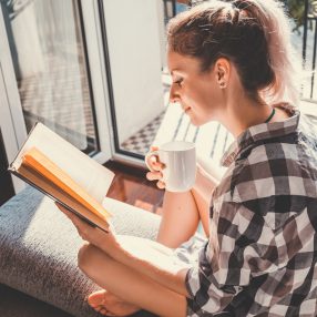 Beneficiile cititului în secolul XXI - De ce lectura NU și-a pierdut încă din adepți