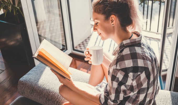 Beneficiile cititului în secolul XXI - De ce lectura NU și-a pierdut încă din adepți