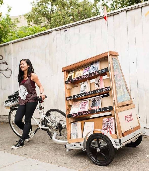 Biblioteca-mobilă-cu-cărți-gratuite