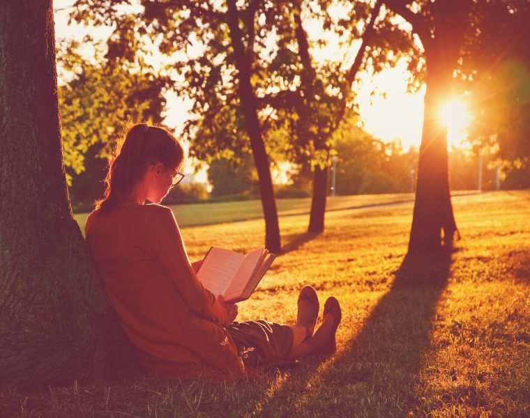 Literatura-contemporană-preferata-tinerilor-Află-ce-cărți-citesc-și-care-sunt-cei-mai-apreciați-autori