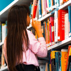 Spune-mi-cum-îți-aranjezi-cărțile-în-bibliotecă-ca-să-ți-spun-ce-persoană-ești