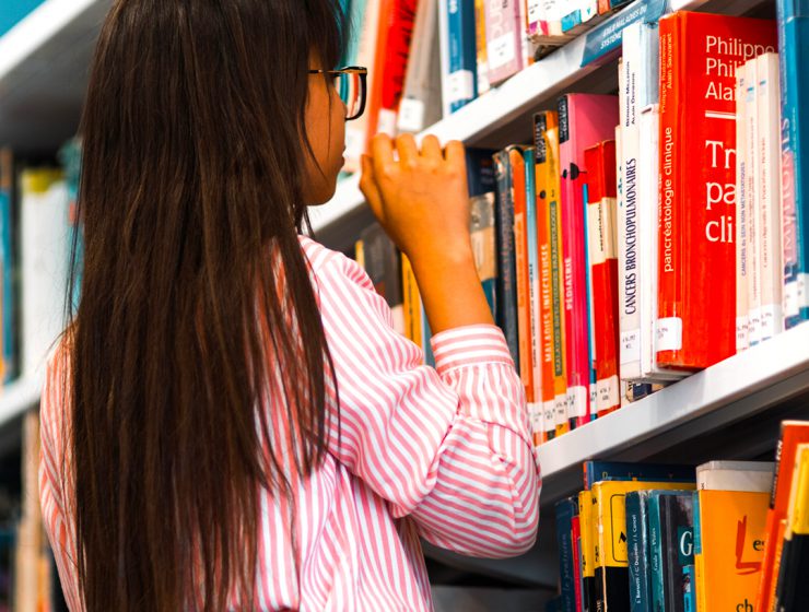 Spune-mi-cum-îți-aranjezi-cărțile-în-bibliotecă-ca-să-ți-spun-ce-persoană-ești